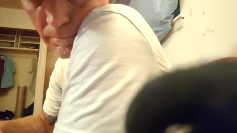 Snapshot of frankieblueeyes4u chatting on 06/22/26, 08:22 Famous Blue Eyes online show from 06/22/26, 08:22