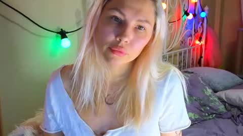 Snapshot of frankiefoxie chatting on 02/24/25, 02:04 Franky online show from 02/24/25, 02:04