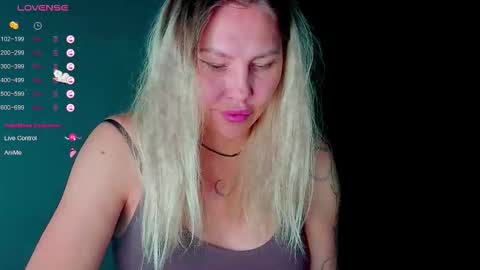 Snapshot of frankiefoxie chatting on 10/16/25, 04:19 Franky online show from 10/16/25, 04:19