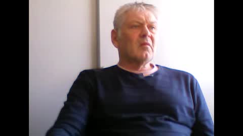 Snapshot of frannkboy61 chatting on 04/21/26, 12:00 frannkboy61 online show from 04/21/26, 12:00