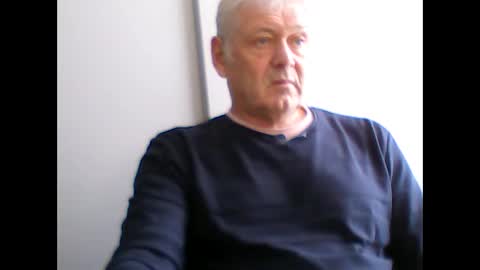 Snapshot of frannkboy61 chatting on 04/23/26, 11:42 frannkboy61 online show from 04/23/26, 11:42