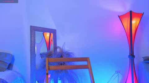 Snapshot of fransheskarossi_ chatting on 04/25/26, 11:35 Fransheska online show from 04/25/26, 11:35