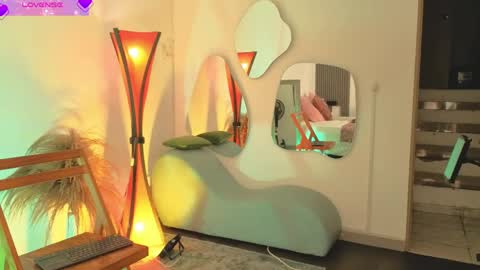 Snapshot of fransheskarossi_ chatting on 05/18/26, 11:27 Fransheska online show from 05/18/26, 11:27