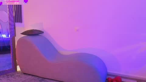 Snapshot of fransheskarossi_ chatting on 07/02/26, 11:27 Fransheska online show from 07/02/26, 11:27