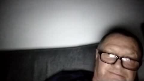 Snapshot of frauenfeind1 chatting on 12/29/24, 05:31 Wolfi online show from 12/29/24, 05:31