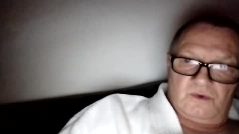 Snapshot of frauenfeind1 chatting on 12/31/24, 05:29 Wolfi online show from 12/31/24, 05:29