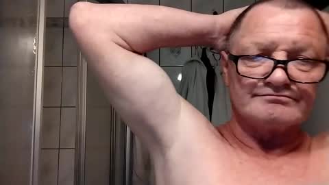 Snapshot of frauenfeind1 chatting on 03/03/25, 10:17 Wolfi online show from 03/03/25, 10:17