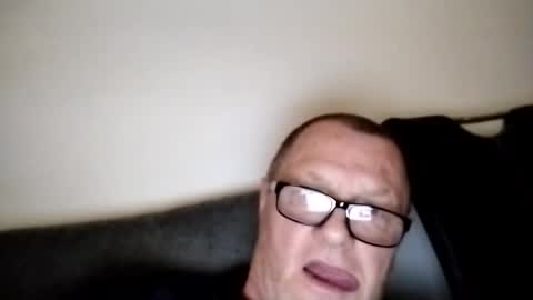 Snapshot of frauenfeind1 chatting on 03/05/25, 10:22 Wolfi online show from 03/05/25, 10:22