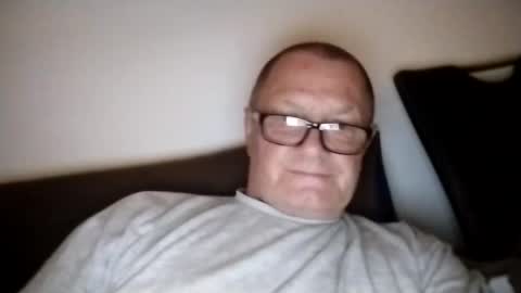 Snapshot of frauenfeind1 chatting on 09/18/25, 06:26 Wolfi online show from 09/18/25, 06:26