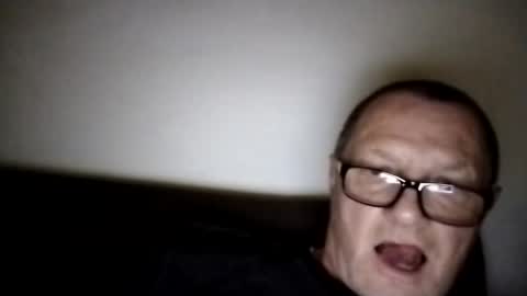 Snapshot of frauenfeind1 chatting on 10/17/25, 12:41 Wolfi online show from 10/17/25, 12:41