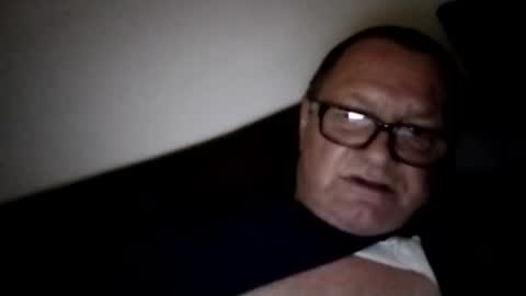 Snapshot of frauenfeind1 chatting on 10/21/25, 02:07 Wolfi online show from 10/21/25, 02:07