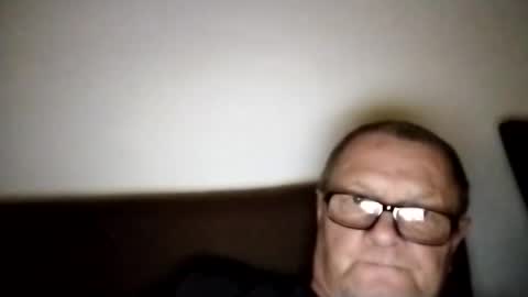 Snapshot of frauenfeind1 chatting on 10/26/25, 02:12 Wolfi online show from 10/26/25, 02:12