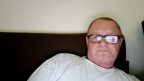 Snapshot of frauenfeind1 chatting on 05/24/26, 11:37 Wolfi online show from 05/24/26, 11:37