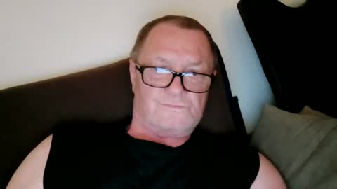 Snapshot of frauenfeind1 chatting on 06/21/26, 05:54 Wolfi online show from 06/21/26, 05:54