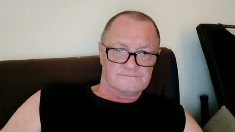 Snapshot of frauenfeind1 chatting on 07/13/26, 06:05 Wolfi online show from 07/13/26, 06:05