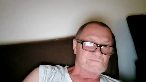 Snapshot of frauenfeind1 chatting on 07/17/26, 05:25 Wolfi online show from 07/17/26, 05:25