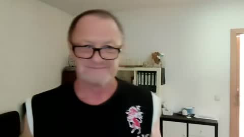 Snapshot of frauenfeind1 chatting on 07/31/26, 06:57 Wolfi online show from 07/31/26, 06:57