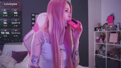 Snapshot of fraulein_mooon chatting on 05/02/26, 07:08 Asya UwU online show from 05/02/26, 07:08