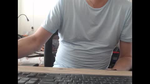 Snapshot of fravka chatting on 04/15/26, 08:32 fravka online show from 04/15/26, 08:32