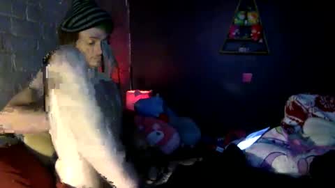 Squirrel twink online show from 09/18/25, 10:06