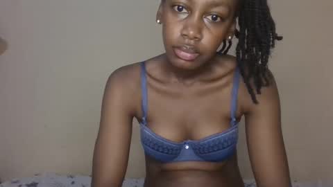Snapshot of freaky_beauty chatting on 03/18/26, 10:29 freaky_beauty online show from 03/18/26, 10:29