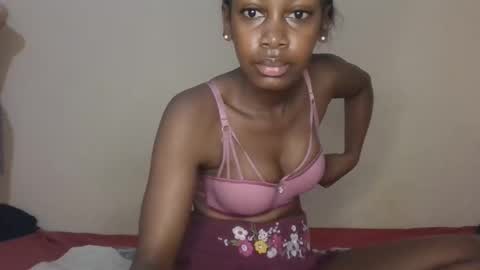 Snapshot of freaky_beauty chatting on 03/27/26, 10:48 freaky_beauty online show from 03/27/26, 10:48