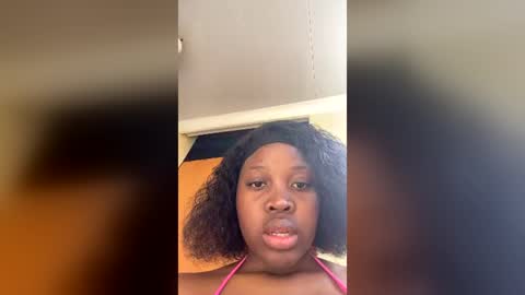 Snapshot of freaky_blue chatting on 07/06/26, 11:07 Freaky Blue online show from 07/06/26, 11:07