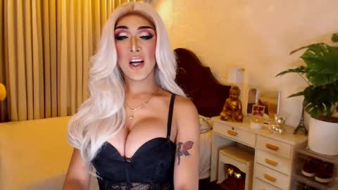 Snapshot of freakymariaxxxx chatting on 01/23/25, 12:04 Maria online show from 01/23/25, 12:04