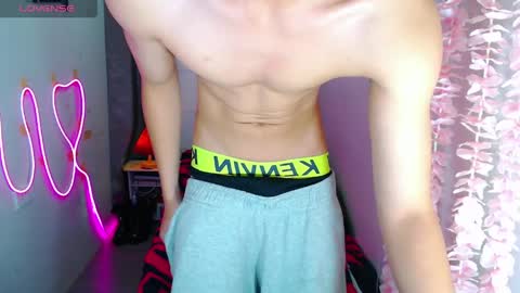 Snapshot of freakymarkxxx chatting on 04/29/26, 05:30 Mark online show from 04/29/26, 05:30