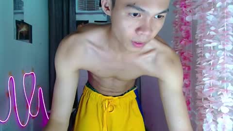 Snapshot of freakymarkxxx chatting on 05/02/26, 03:50 Mark online show from 05/02/26, 03:50
