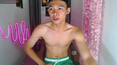 Snapshot of freakymarkxxx chatting on 05/10/26, 02:00 Mark online show from 05/10/26, 02:00