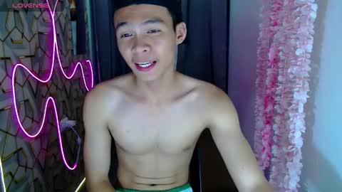 Snapshot of freakymarkxxx chatting on 05/20/26, 03:40 Mark online show from 05/20/26, 03:40