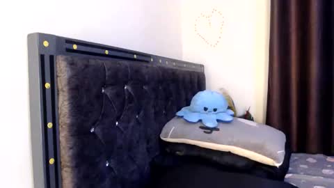 freakyshewolf1 online show from 09/19/25, 03:30