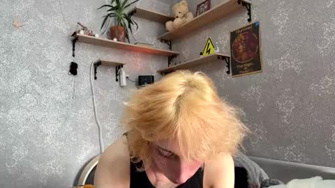 Snapshot of fred_bucks chatting on 03/06/26, 08:22 fred bucks online show from 03/06/26, 08:22