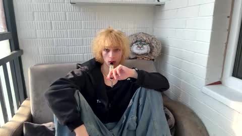 Snapshot of fred_bucks chatting on 03/13/26, 10:44 fred bucks online show from 03/13/26, 10:44