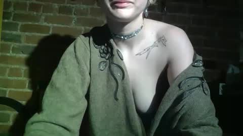 Snapshot of fred_reid chatting on 04/22/26, 04:48 Lily Red online show from 04/22/26, 04:48