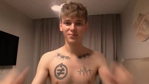 fredd_xanderrs online show from 10/22/25, 08:08