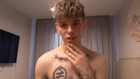 fredd_xanderrs online show from 10/24/25, 09:49