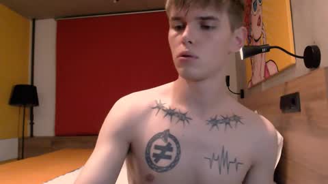 fredd_xanderrs online show from 10/25/25, 07:41