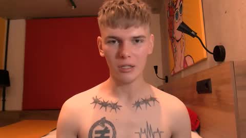 fredd_xanderrs online show from 10/26/25, 04:13