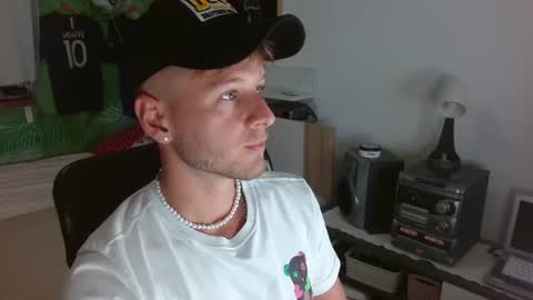 Snapshot of freddy_star chatting on 07/10/26, 01:14 Frederick Perin online show from 07/10/26, 01:14