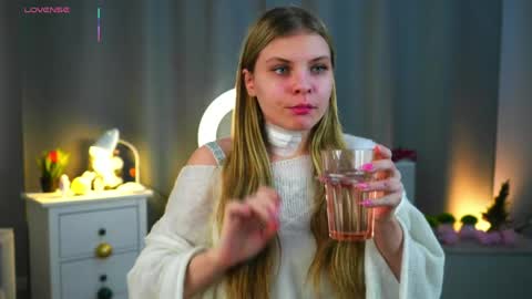 Snapshot of fredericahadley chatting on 04/13/26, 02:00 Hey im Olivia im glat to see you in mu room3 online show from 04/13/26, 02:00