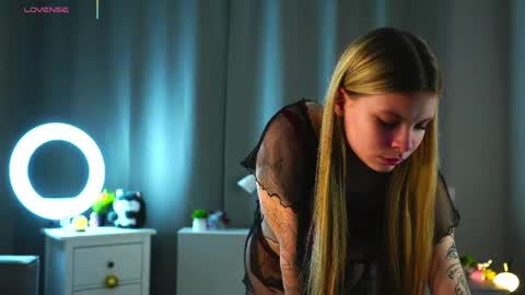 Snapshot of fredericahadley chatting on 04/18/26, 02:54 Hey im Olivia im glat to see you in mu room3 online show from 04/18/26, 02:54