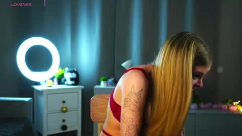 Snapshot of fredericahadley chatting on 04/18/26, 07:07 Hey im Olivia im glat to see you in mu room3 online show from 04/18/26, 07:07