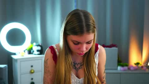 Snapshot of fredericahadley chatting on 04/21/26, 02:23 Hey im Olivia im glat to see you in mu room3 online show from 04/21/26, 02:23