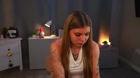 Snapshot of fredericahadley chatting on 04/22/26, 02:18 Hey im Olivia im glat to see you in mu room3 online show from 04/22/26, 02:18