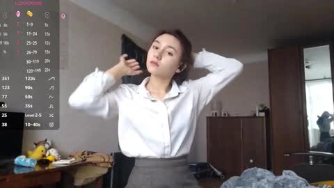 Mia online show from 11/12/25, 09:32