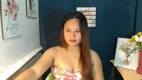 Snapshot of freesiaa chatting on 09/17/25, 12:12 Yesia online show from 09/17/25, 12:12