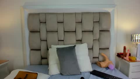 Snapshot of frehia_dimou chatting on 04/29/26, 12:20 Frehia online show from 04/29/26, 12:20