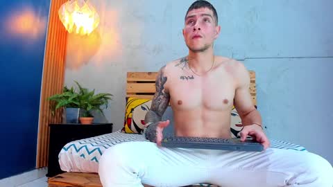 Snapshot of french_sexx chatting on 01/08/25, 01:11 Xavier online show from 01/08/25, 01:11